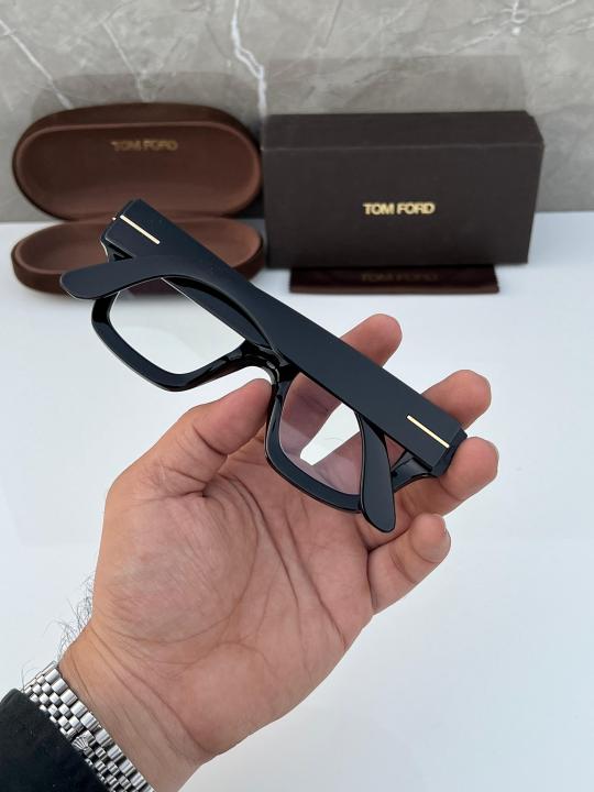 Tomford_4184_black_plano