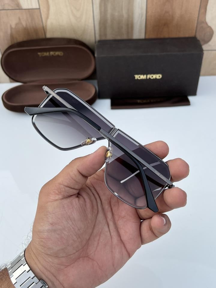 Tomford_98331_Shaded
