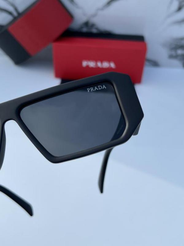 Prada_82_matt_black