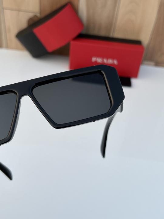Prada_82_full_black