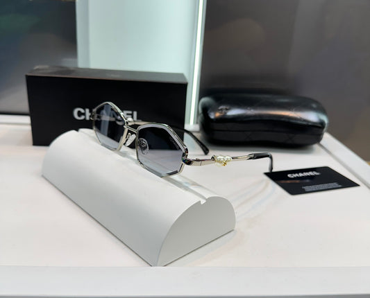 Channe l Pearls Ultimate Luxury Shade With Original Packaging