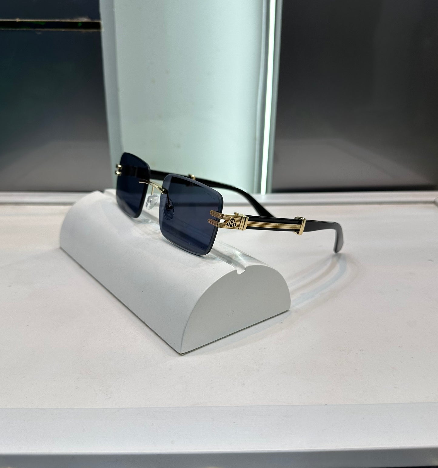 Maybac h Black Gold 4159 Ultimate Luxury Shade With Original Packaging